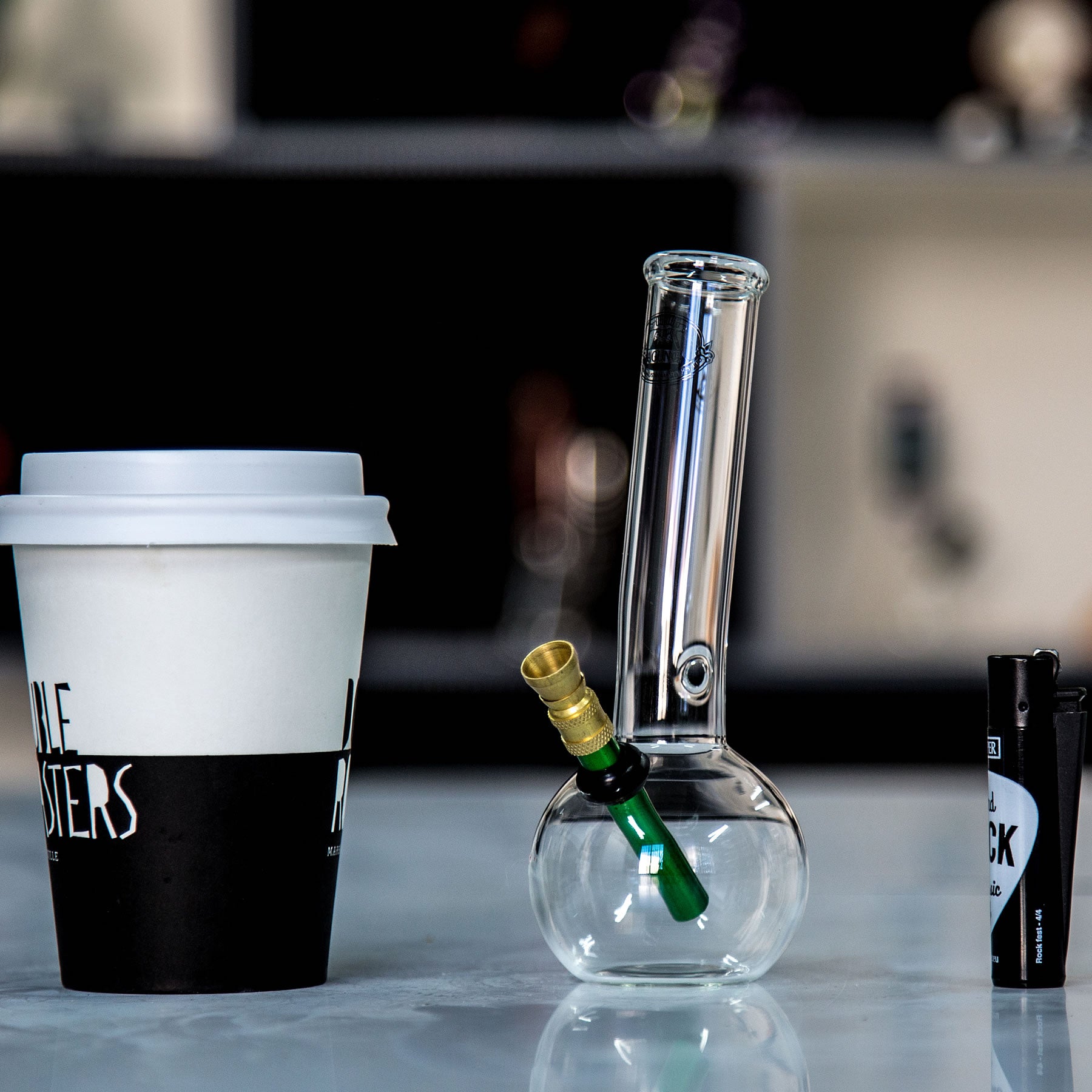 Agung scooby bong, small sized with metal stem and brass cone piece.