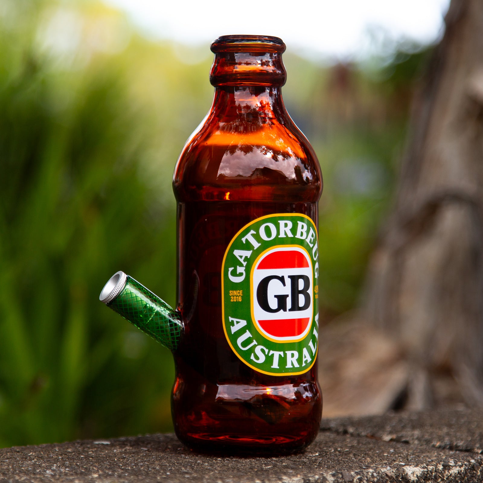 Gatorbeug Aussie beer bottle glass gator bong.