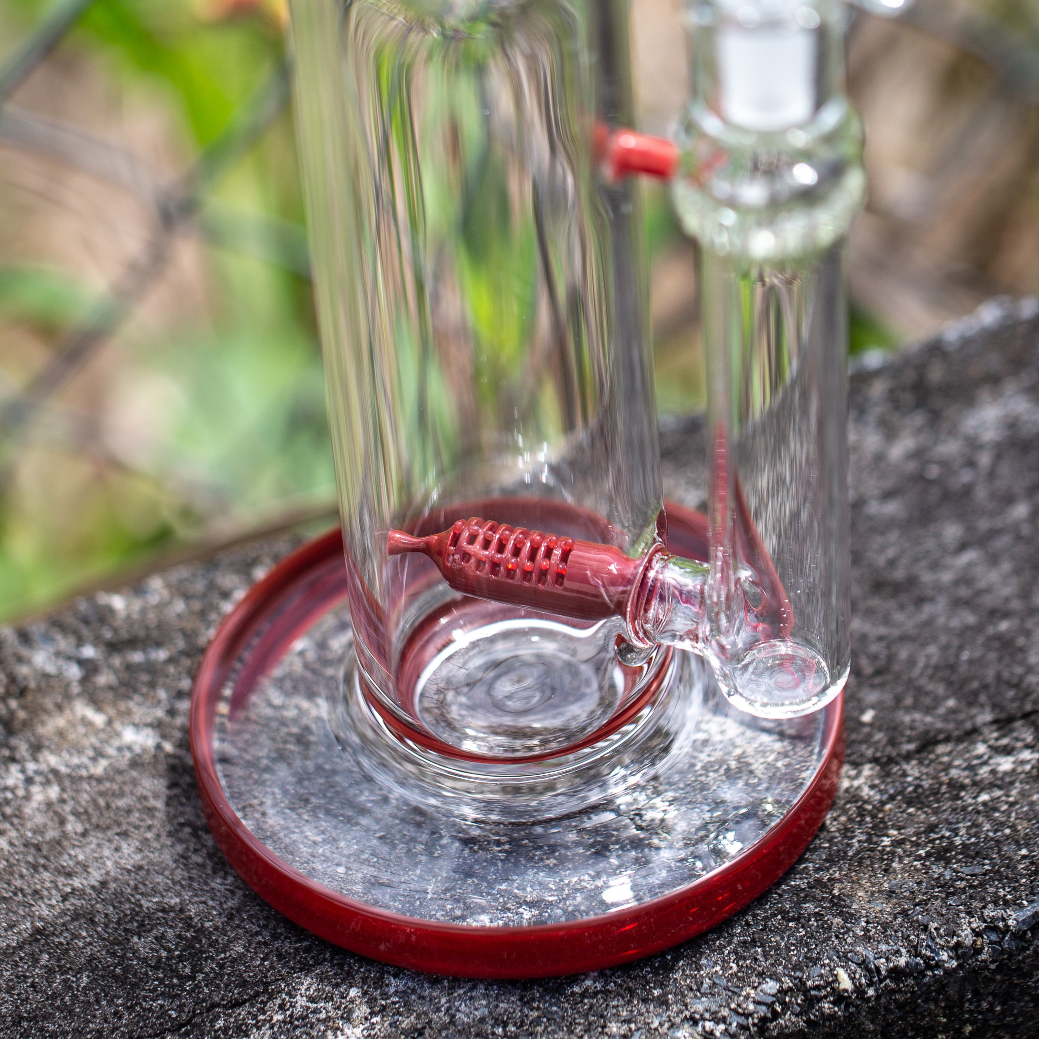 Glass bong percolator showing gridded inline diffuser.